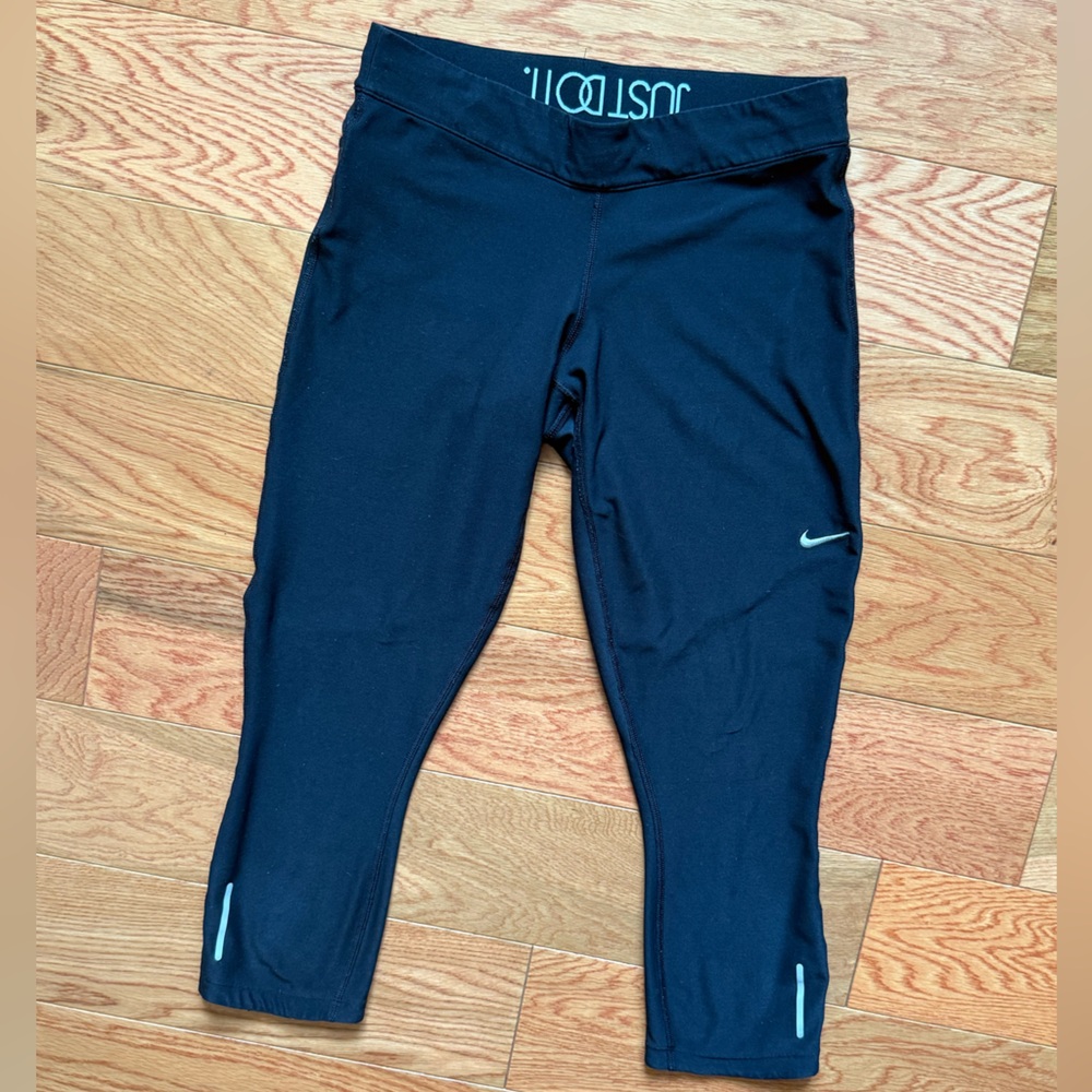 Nike dry fit just do it cropped leggings black reflective trim zip pocket size m